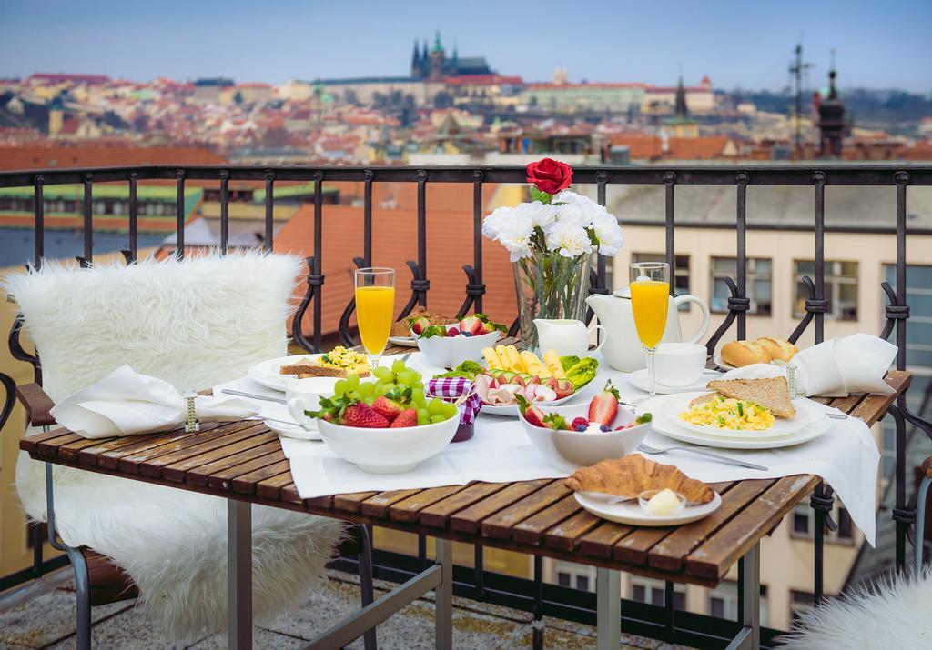 A/C + Terrace Breakfast At Tiffany'S Apartman Prága Kültér fotó